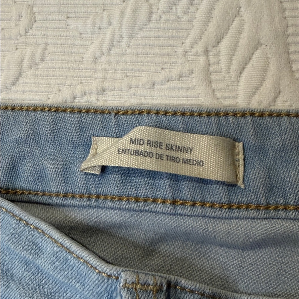 Universal Thread Mid Rise Skinny Jeans - Light Blue - Picture 2 of 11